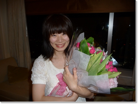 誕生日の瞬間にプロポーズｉｎ横浜ロイヤルパークホテル ドイツマイスターの花束専門店 プロポーズフラワーショップ
