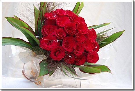 結婚式で贈る赤いバラ
